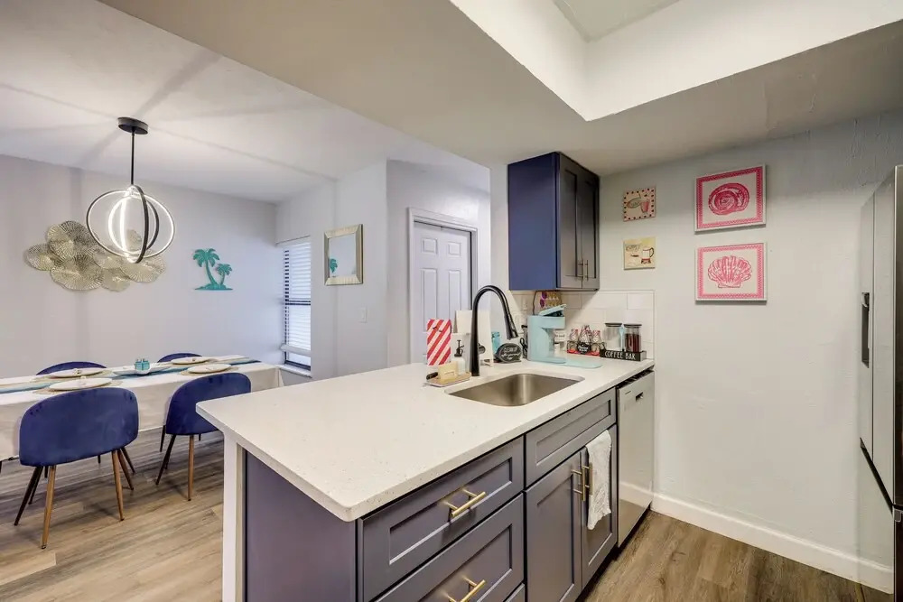 Chic Townhouse w/ Hot Tub, 4 Mi to Atlantic Beach!