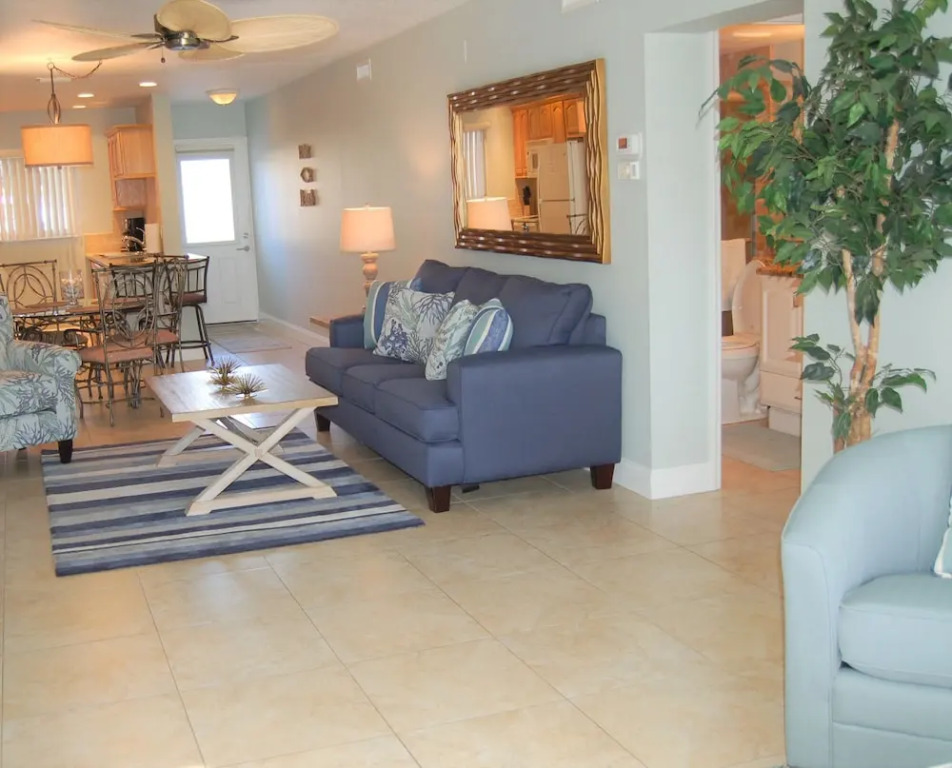 Sunset Royale 104 1 Bedroom 1 Bathroom Apts