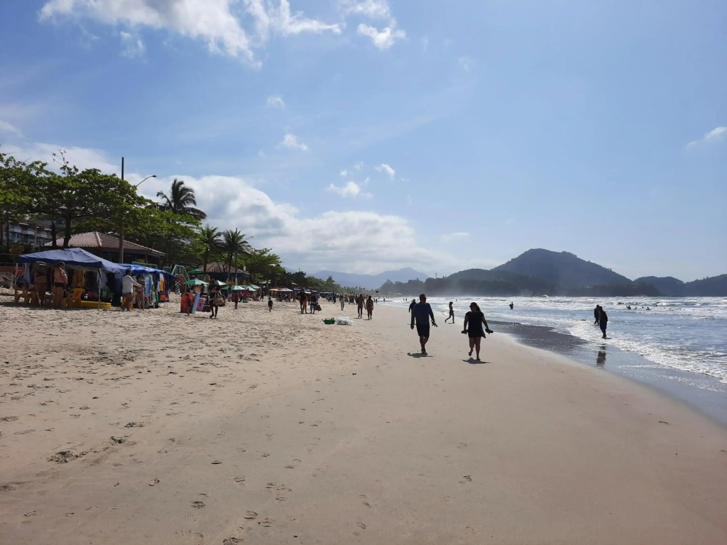 Apto Marlim Prateado em Ubatuba na Praia Grande a 50mts da Orla