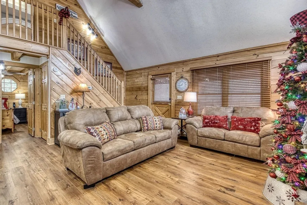 ER239 - Sleepy Bear Great Location - Close To Town! 2 Bedroom Cabin by RedAwning