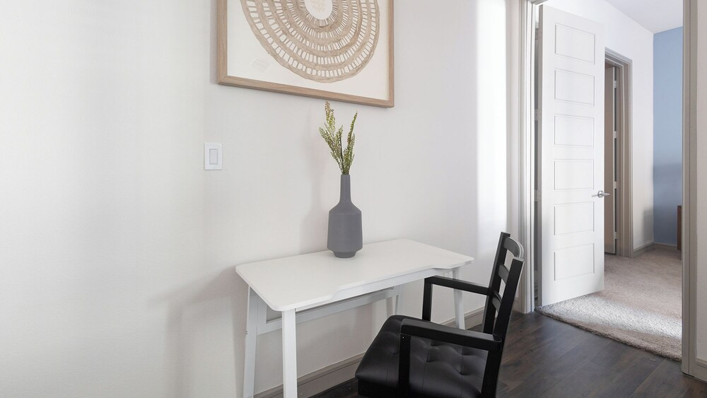 Landing Furnished Apartments Houston - Central Business District