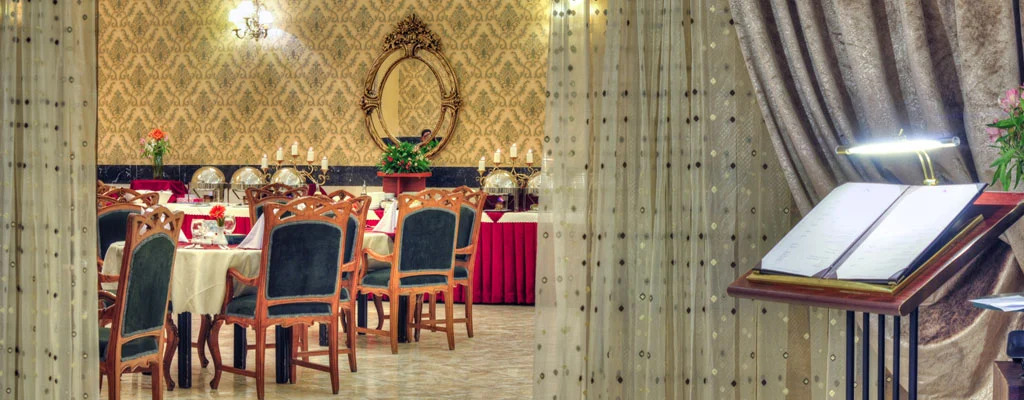 Aryo Barzan Hotel