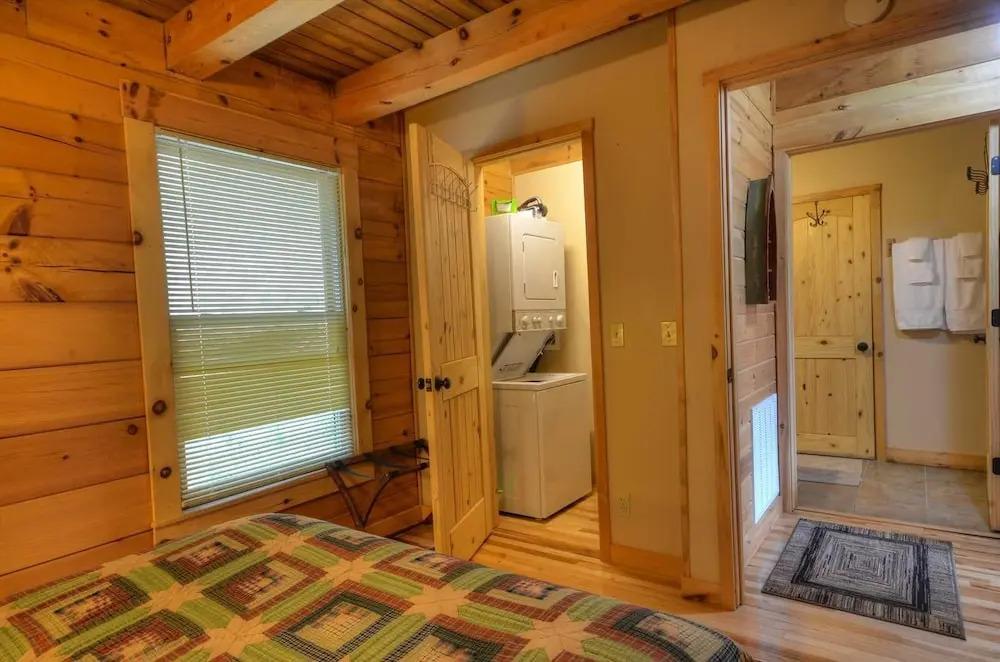Soaring Eagle Cabin 1 Bedroom 1 Bathroom Cabin