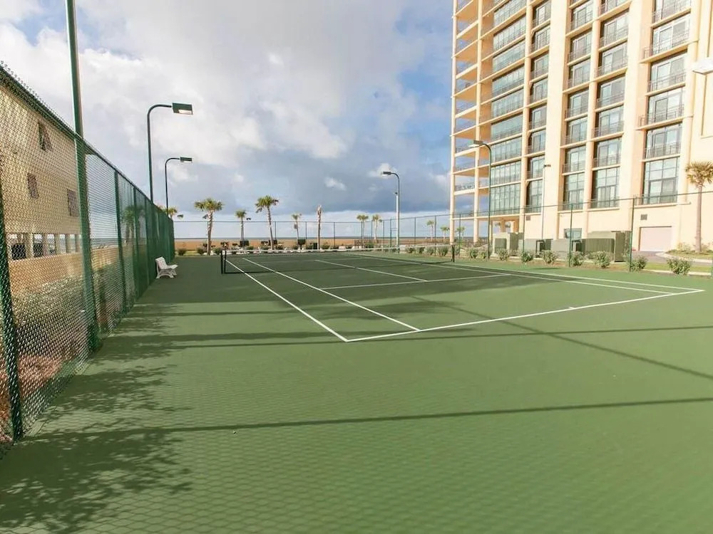 Phoenix West II 1813 - 3 Br condo by RedAwning