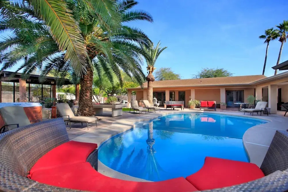 AZ Oasis! Heated Pool & Spa - Sport Court & Putting Greens Pool Table & Games!