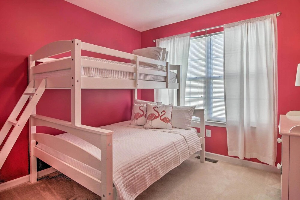 2 Mi to Bethany Beach: Condo w/ Deck & Pool Access