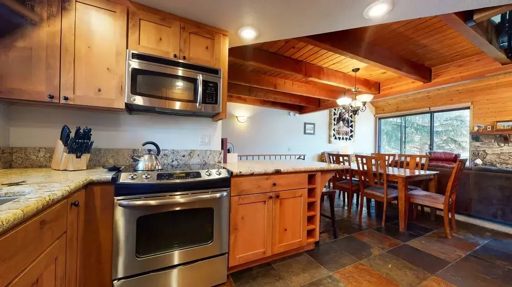 Snowflower 26 Remodeled Spacious Condo With Great Complex Amenities by RedAwning