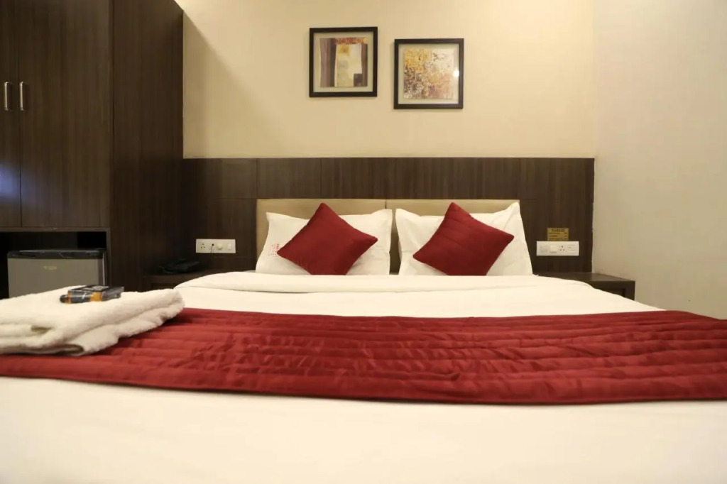 Hotel Privya Rooms and banquet Surat