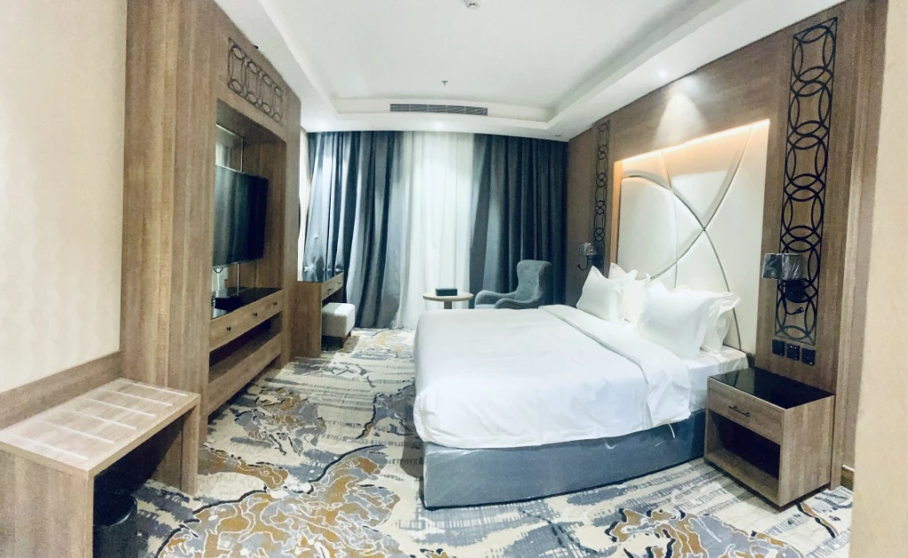 Mirnian Hotel