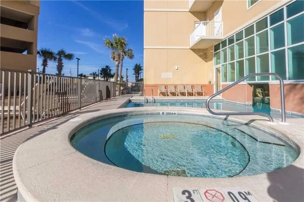 Seawind 1002 - 3 Br condo by RedAwning