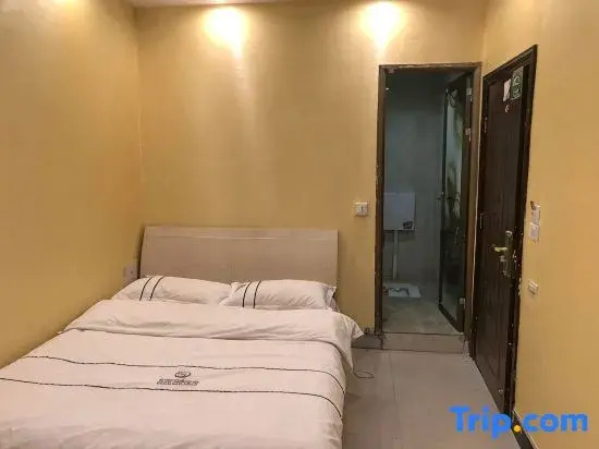 Qujing Hongqiang Business Hotel