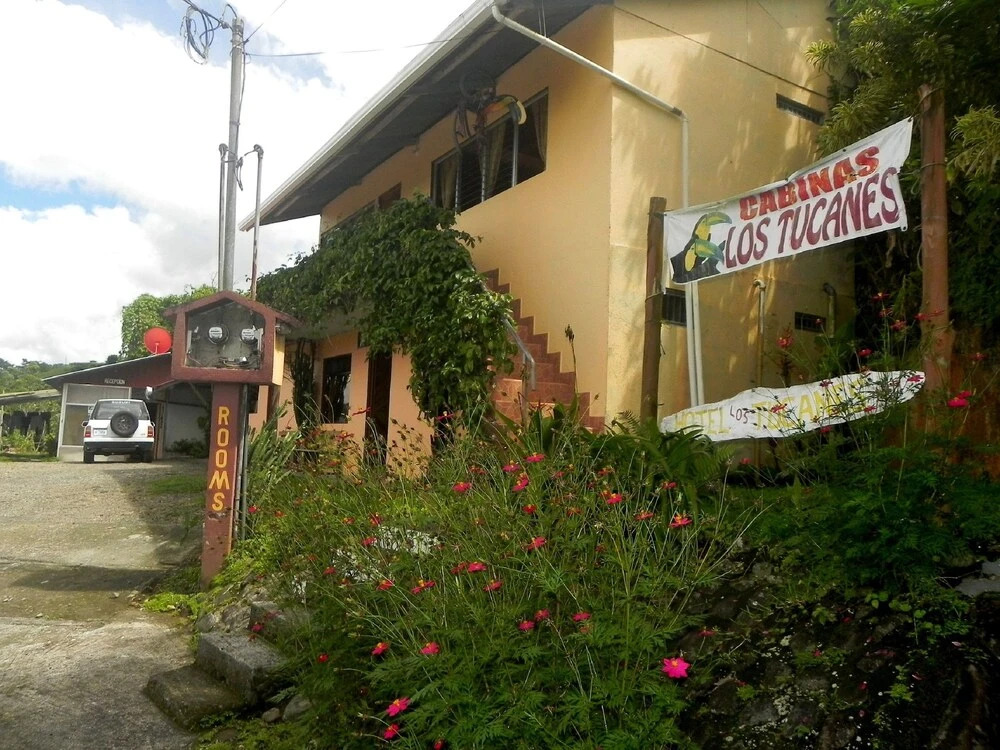 Los Tucanes Lodging