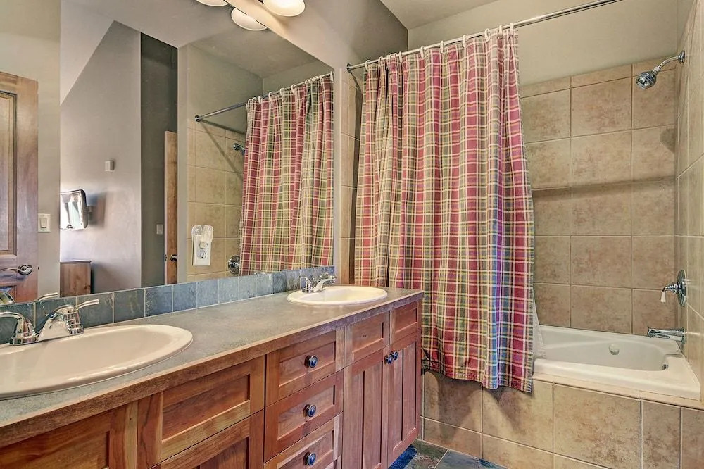 2317 Red Hawk Lodge by RedAwning