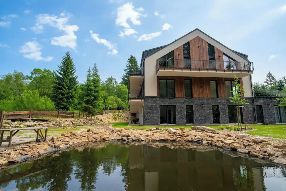 RESORT JEZERNÍ Apartmány & Penzion Wellness
