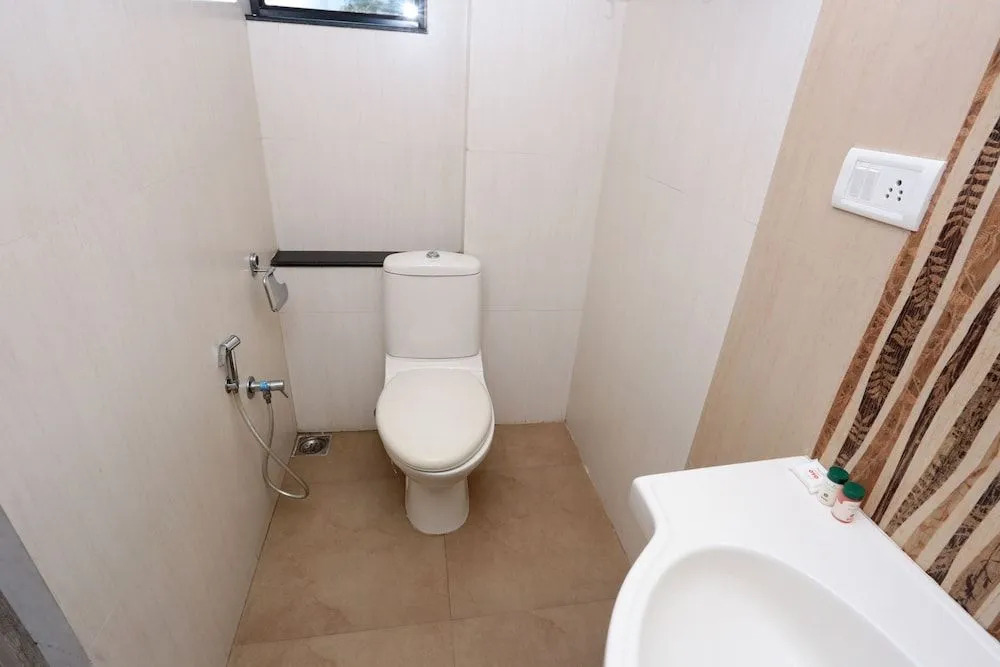 OYO 28424 Coastal Residency