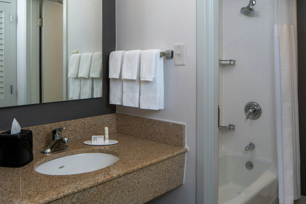 Courtyard by Marriott Memphis East/Park Avenue