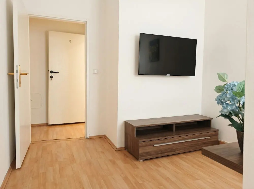 Modern 3BR Apartment Close to Belvedere