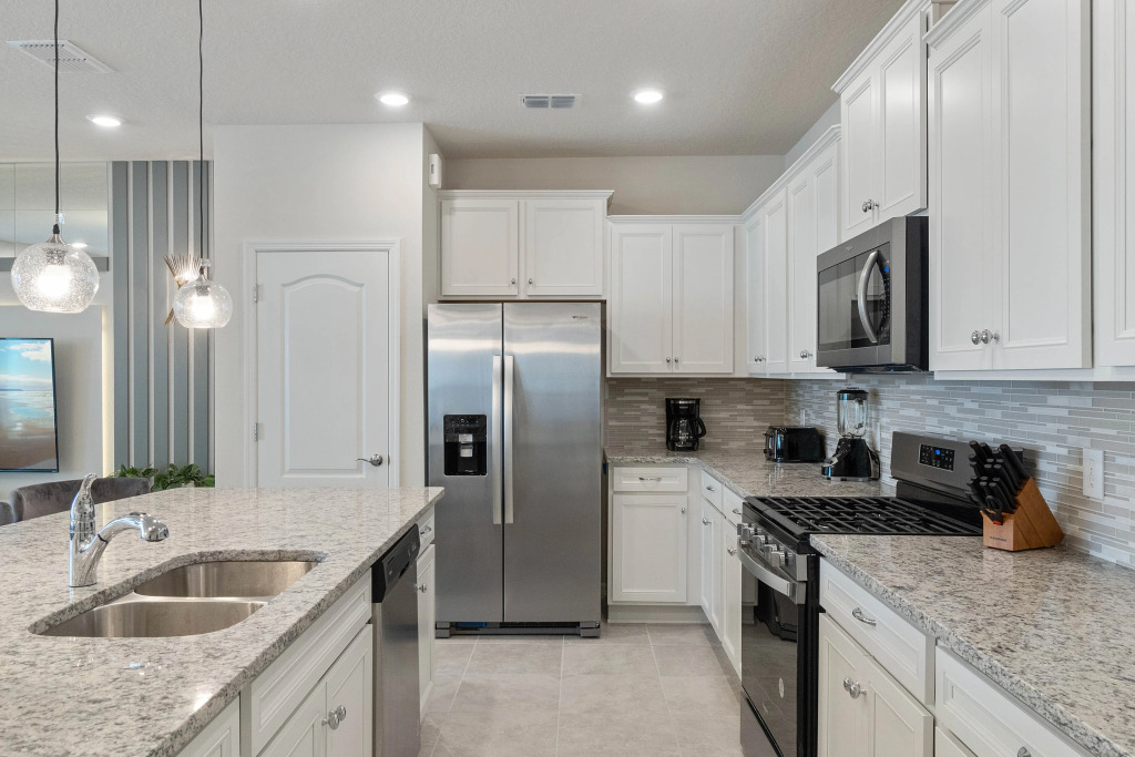 5 Beds / 4.5 Bathrooms / Solterra 7135 OL , Davenport , US