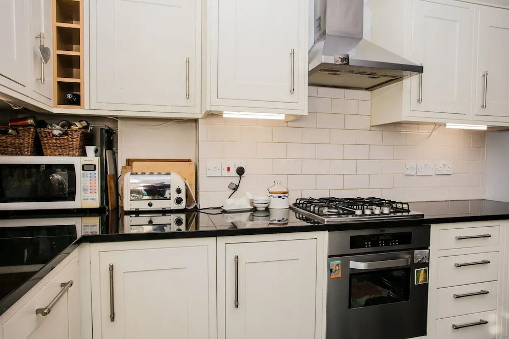 3 Bedroom Apartment Sleeps 6 in Dalston