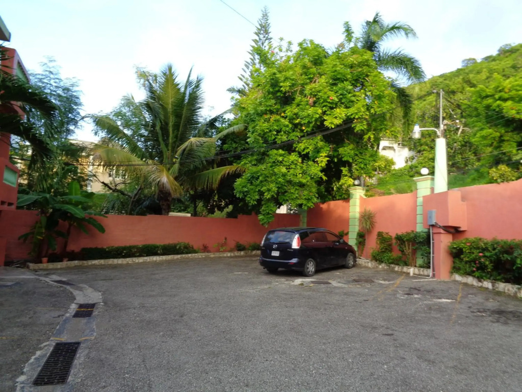 Tropical Court Hotel