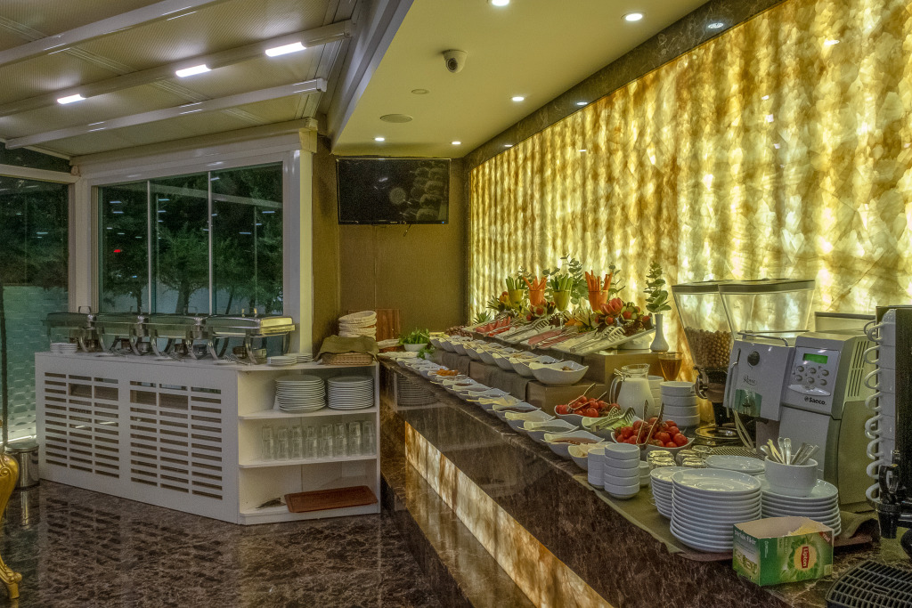 HOTEL S WHITE