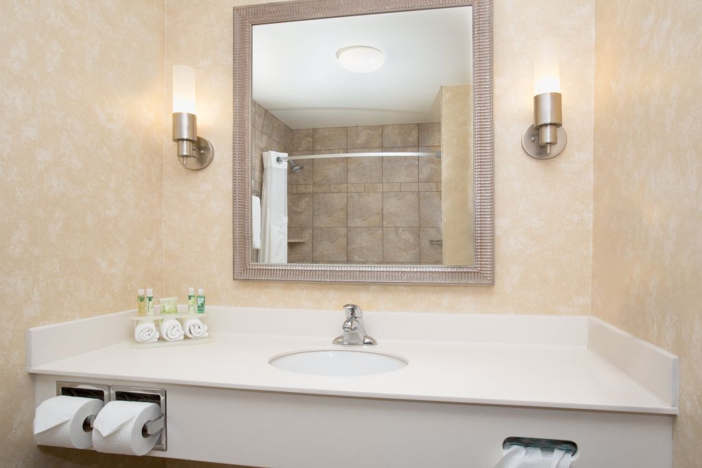 Holiday Inn Express & Suites Minot by IHG