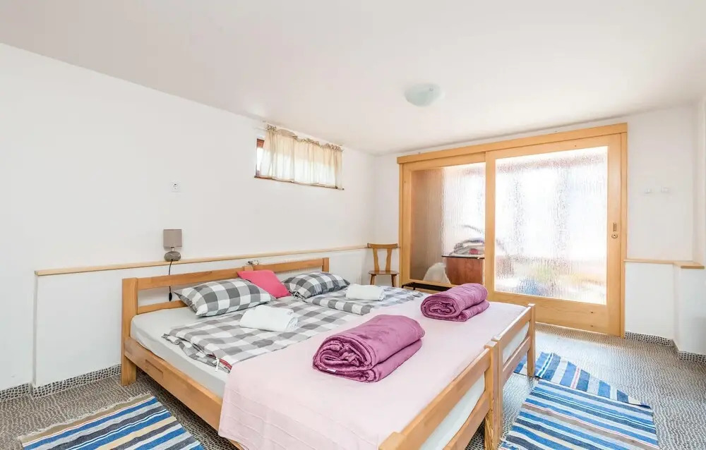 Stunning Home in Slunj With 3 Bedrooms, Wifi and Outdoor Swimming Pool