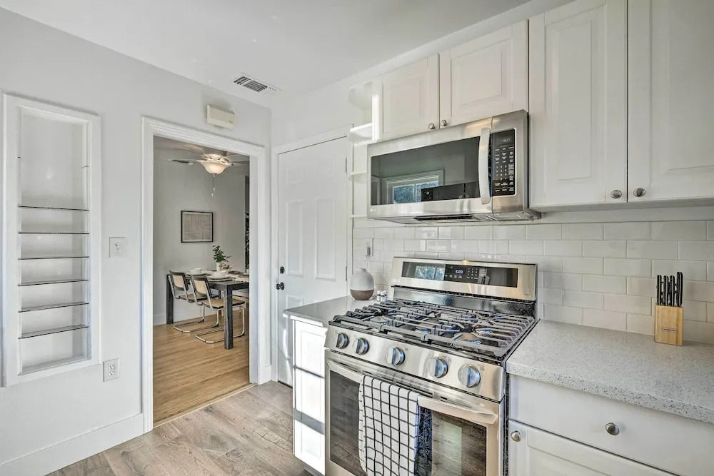 Cozy West Sacramento Getaway w/ Private Yard!