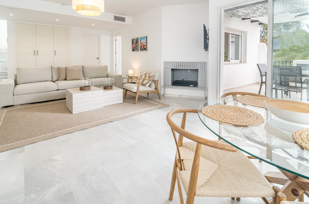 Lnm5.30 - Great Location With Private Roof Terrace