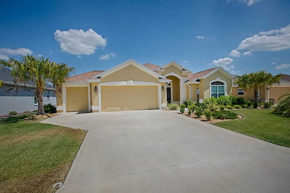 Yuma Place Home 3 Bedroom by The VIR Group