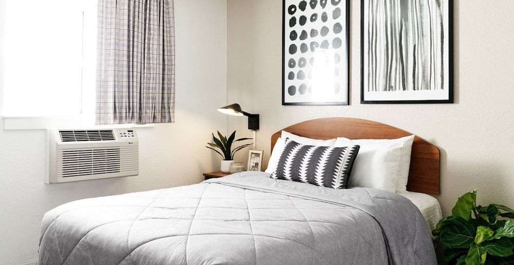 Intown Suites Extended Stay West Palm Beach FL - Military Trail Rd