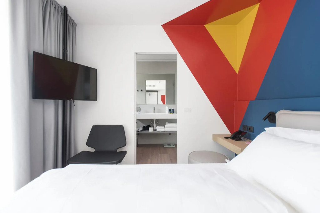 HOODY ACTIVE & HAPPINESS HOTEL