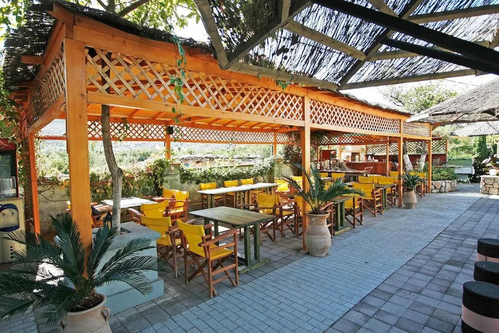 Sunny Garden Aparthotel