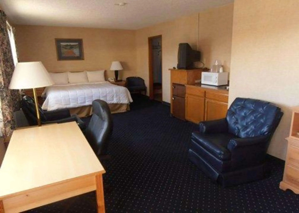 Econo Lodge Inn & Suites Central