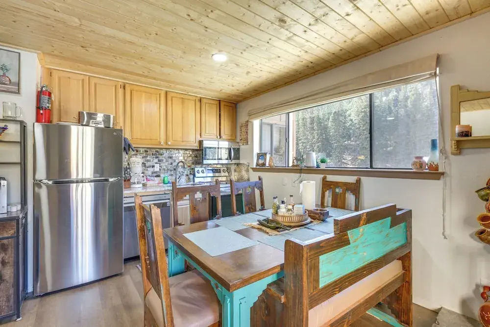 Ski-in Red River Retreat: Balcony, Mountain Views!