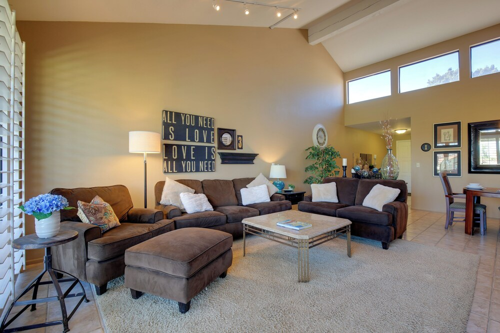 Golf Resort Getaway w/ Pool Access in Palm Desert