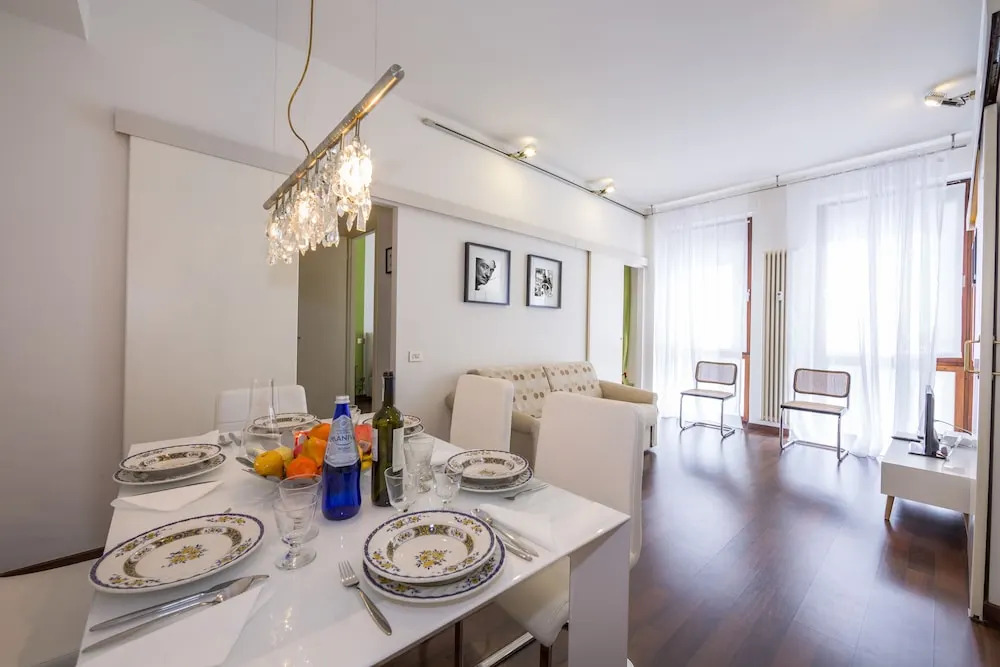 The Square Apartment