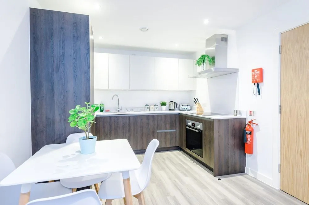 Halo House by Guestz