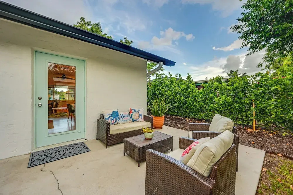 Sunny Florida Escape w/ Patio, Grill & Fire Pit!