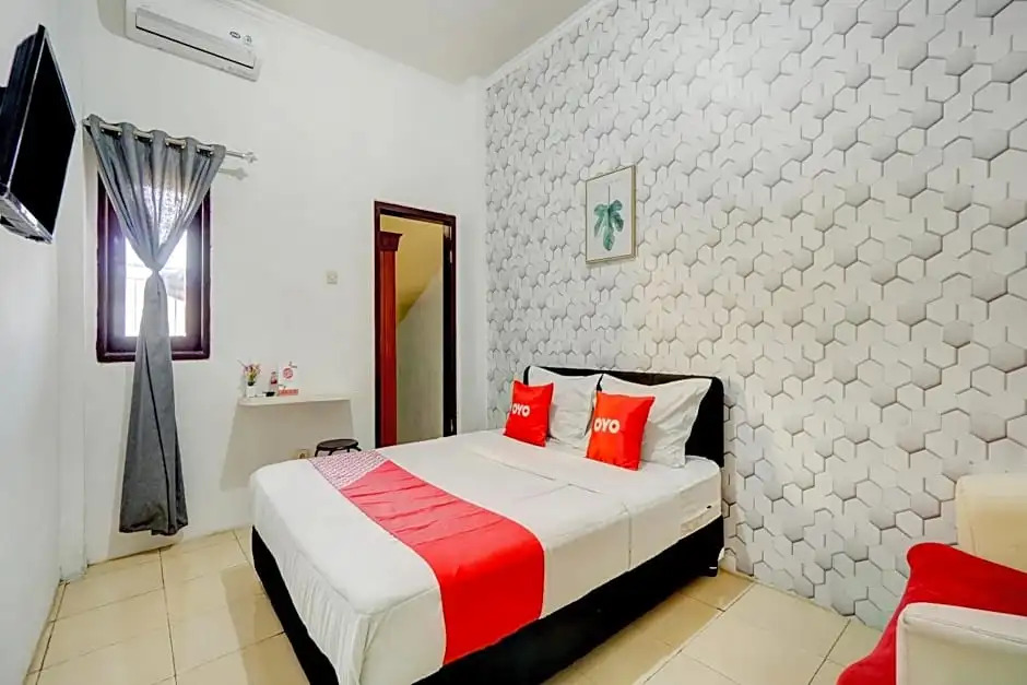 RedDoorz near Plaza Araya Malang