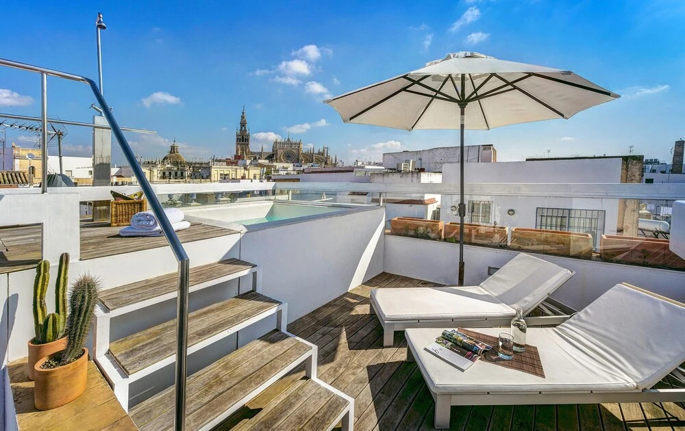 ELEVEN Apartments Real de la Carretería, by Homing U