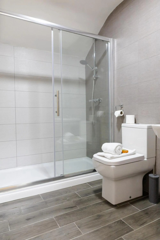 Lovely 2 Bedroom Apartment Near City Centre