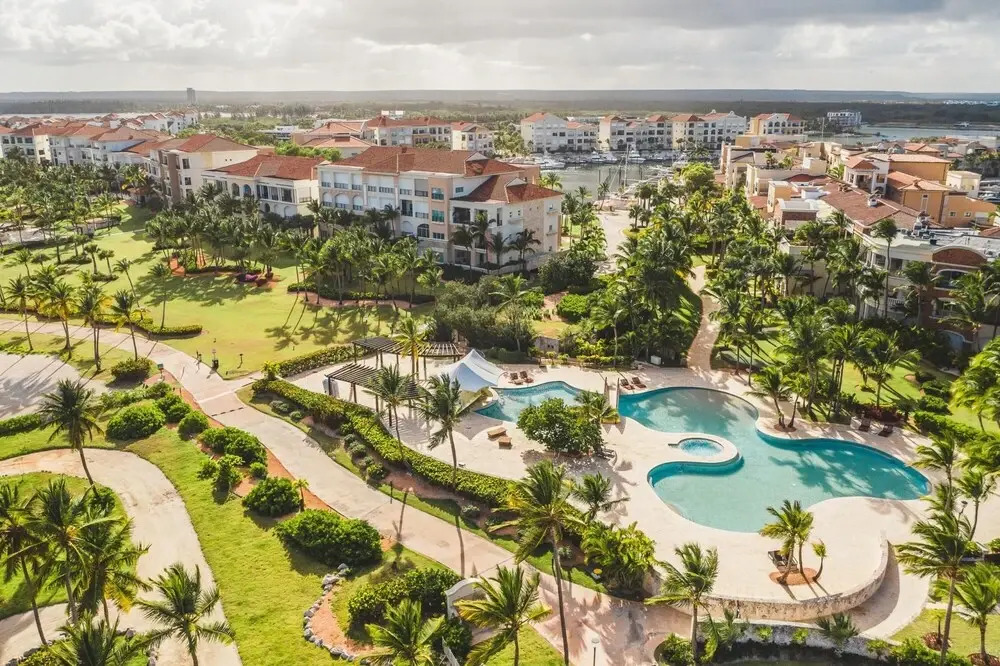 Open and Bright Beachfront Apt at Aquamarina F34