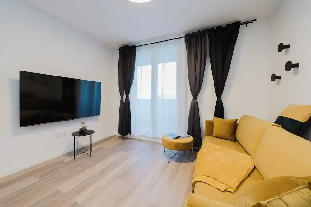 Koi Deluxe, Urban Two Bedroom Oasis