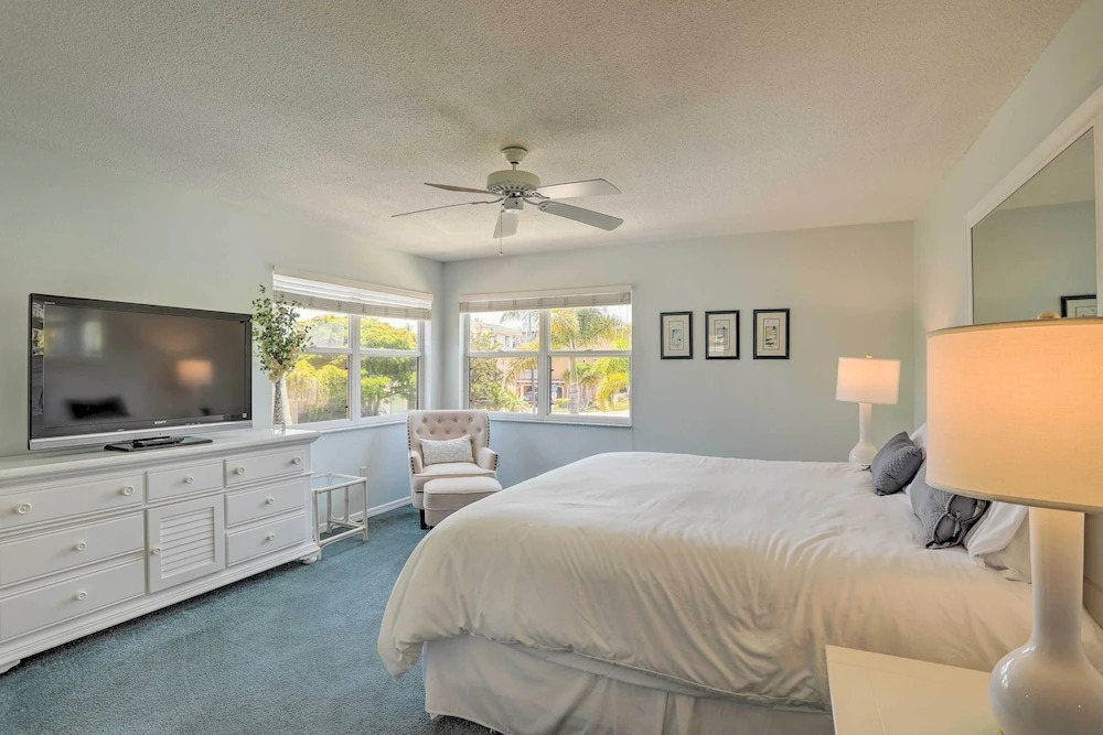 Covered Deck & Bay Views: Bradenton Beach Abode!