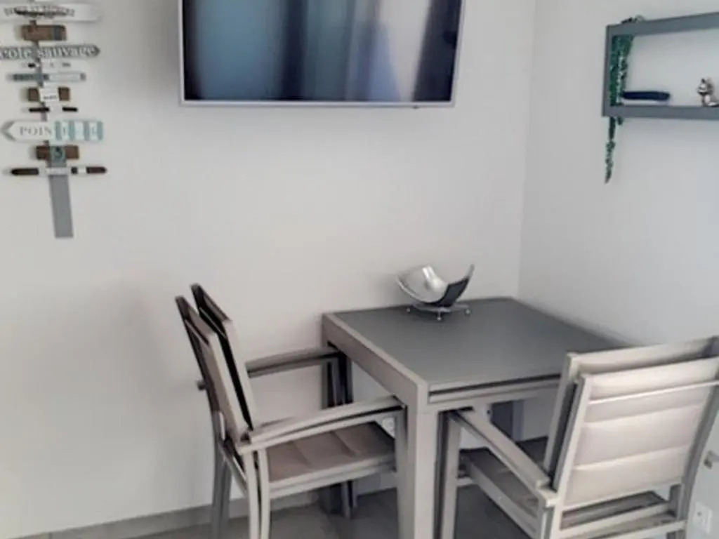 Appartement Bormes-les-Mimosas, 1 pièce, 2 personnes - FR-1-610-63