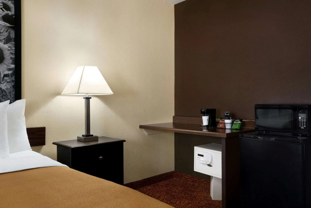Super 8 by Wyndham Des Moines