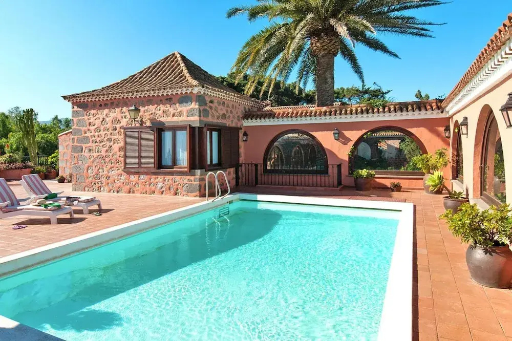 Villa Mansion Bandama With Pool in Santa Brigida