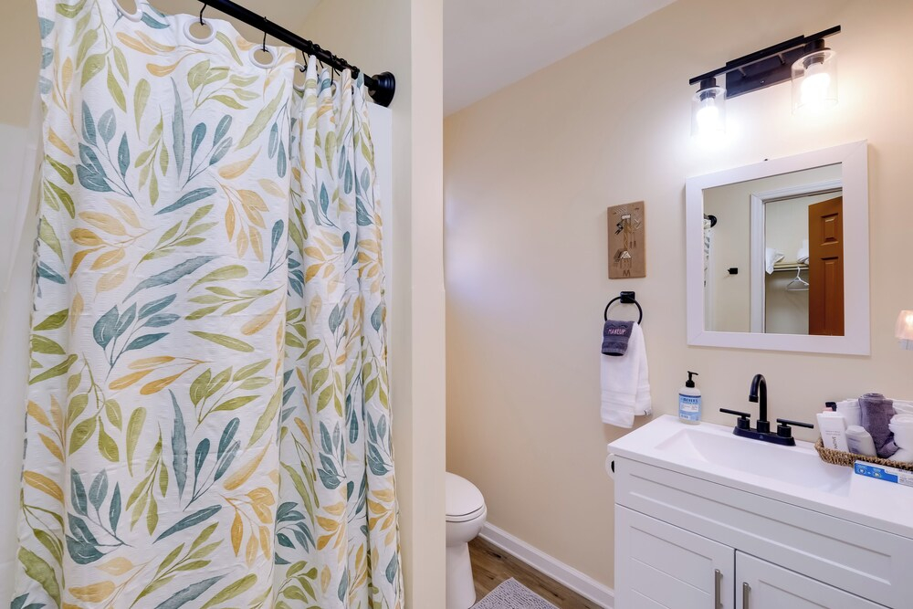 Walk to Main St & Campus! Dtwn Radford Home