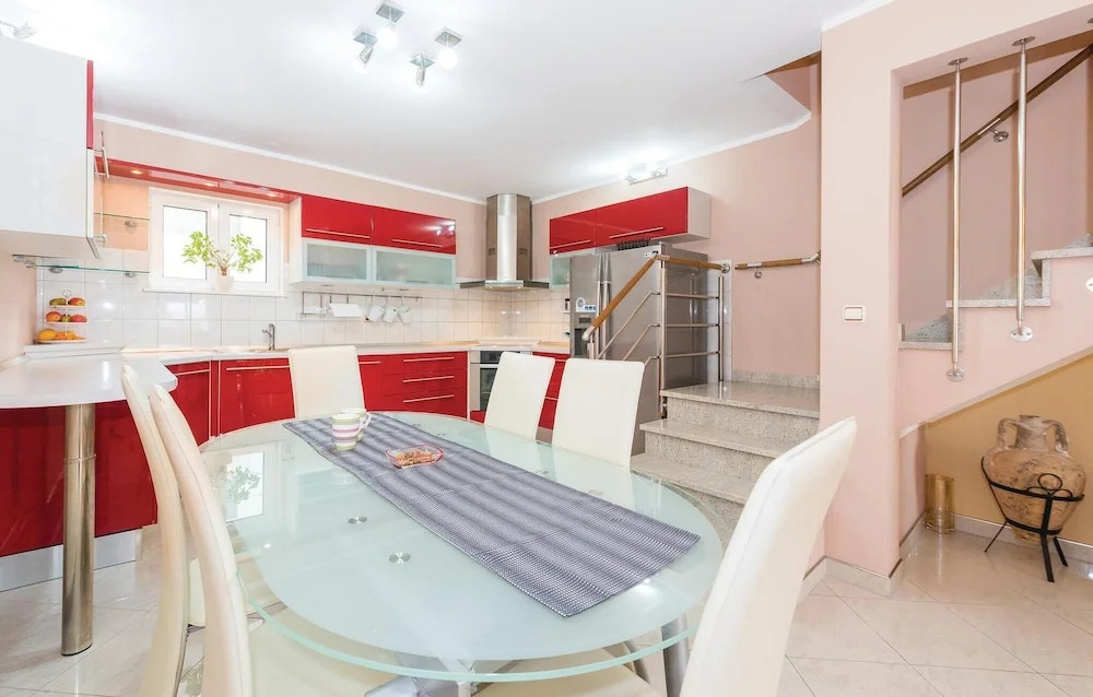 Three-Bedroom Holiday Home In Sibenik